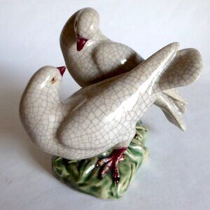 VINTAGE LARGE CERAMIC CRACKLE FINISH LOVE BIRD DOVE SCULPTURE FIGURE
